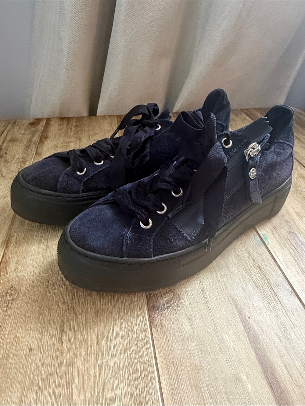 AGL Blue Suede Night Nero Light Weight Low Top Sneakers EU SIZE 36 - Picture 1 of 8